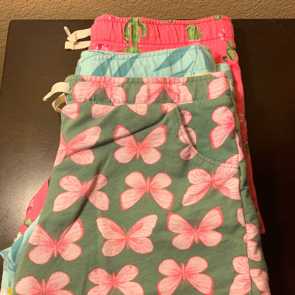 Carter’s girls shorts in great condition size 12 /12A